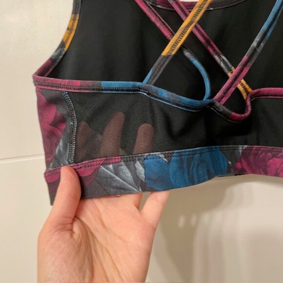 Nike Swoosh Icon Clash Floral Strappy Sports Bra Size Medium - Picture 9 of 12